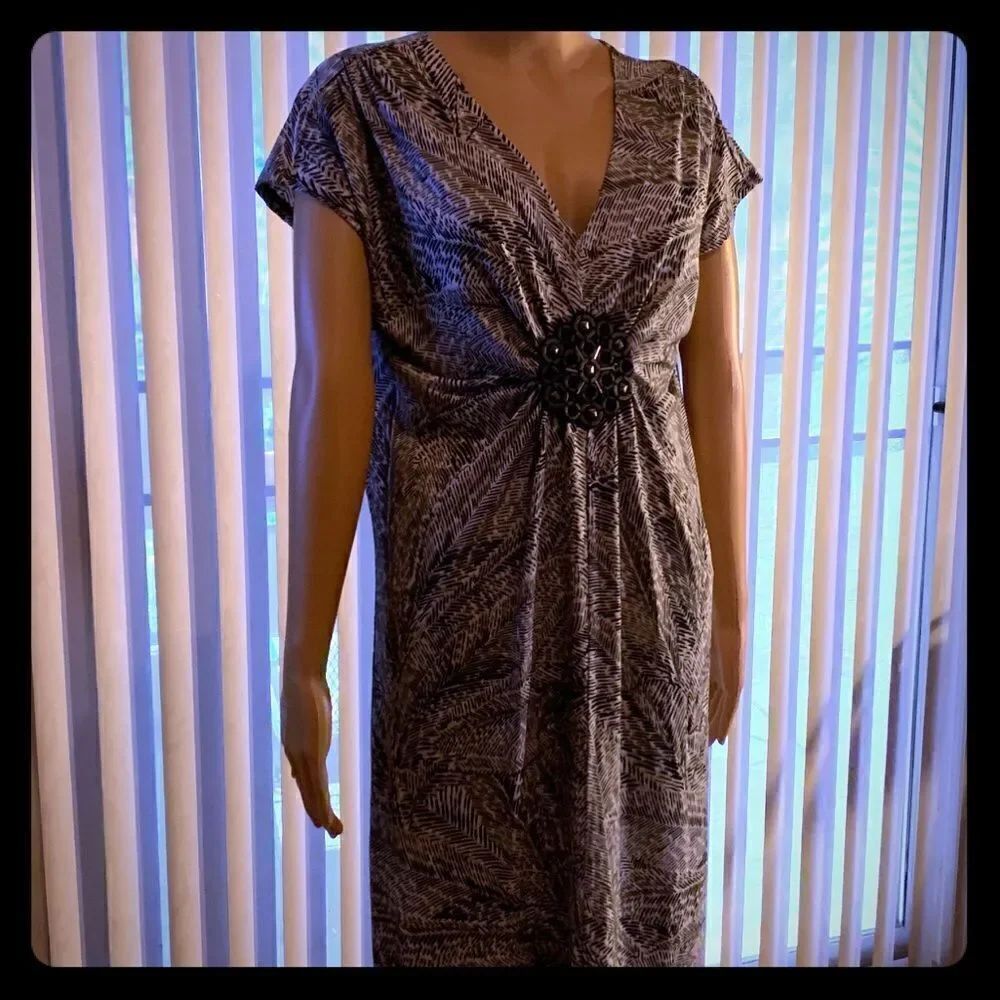 Dana Bachman Small Short Sleeve Midi Womans  Dress Black Beige White Emblem